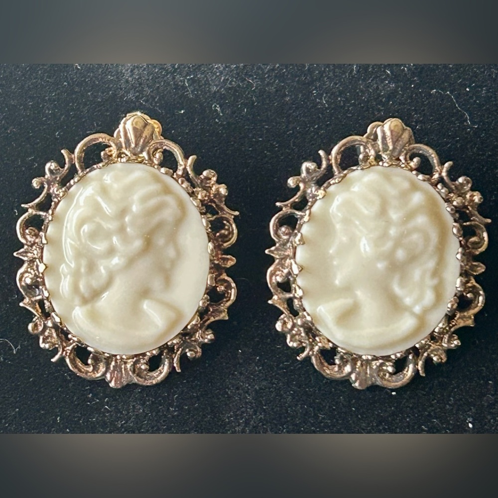 Lenox vintage sterling silver cameo pierced earrings